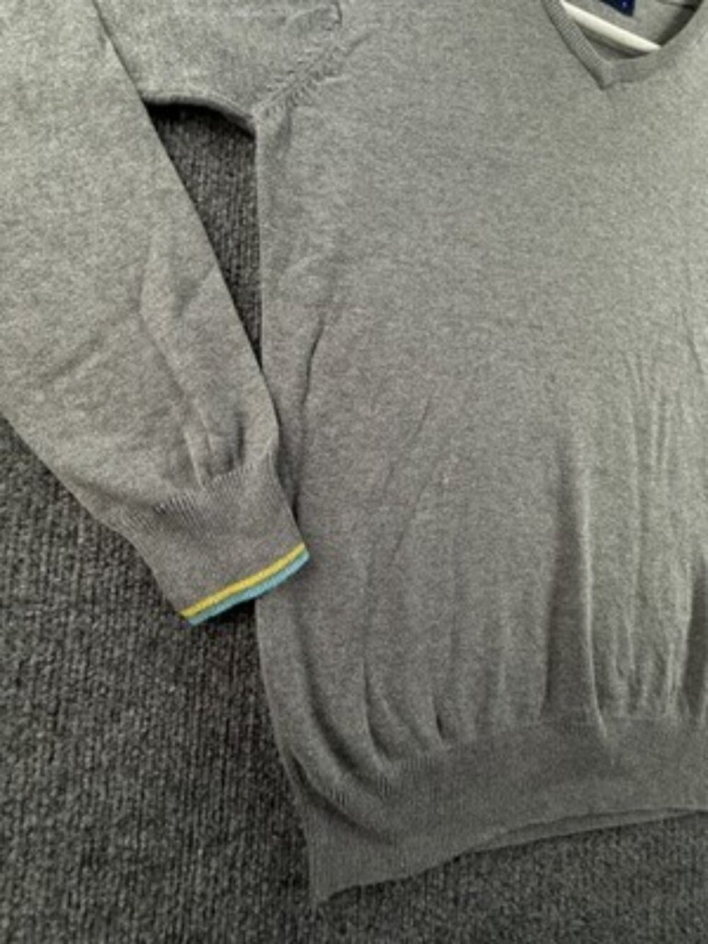 Fred Perry Pullover V-Neck Gray Women All Cotton Logo Sweater Long Sleeve Small - Picture 4 of 15